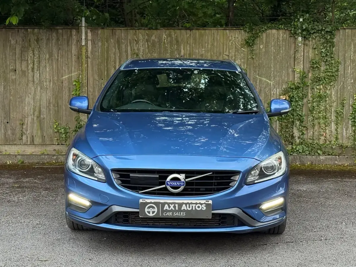 Used Volvo V60 R-Design 190 HP (139 kW) 2017 Blue Estate