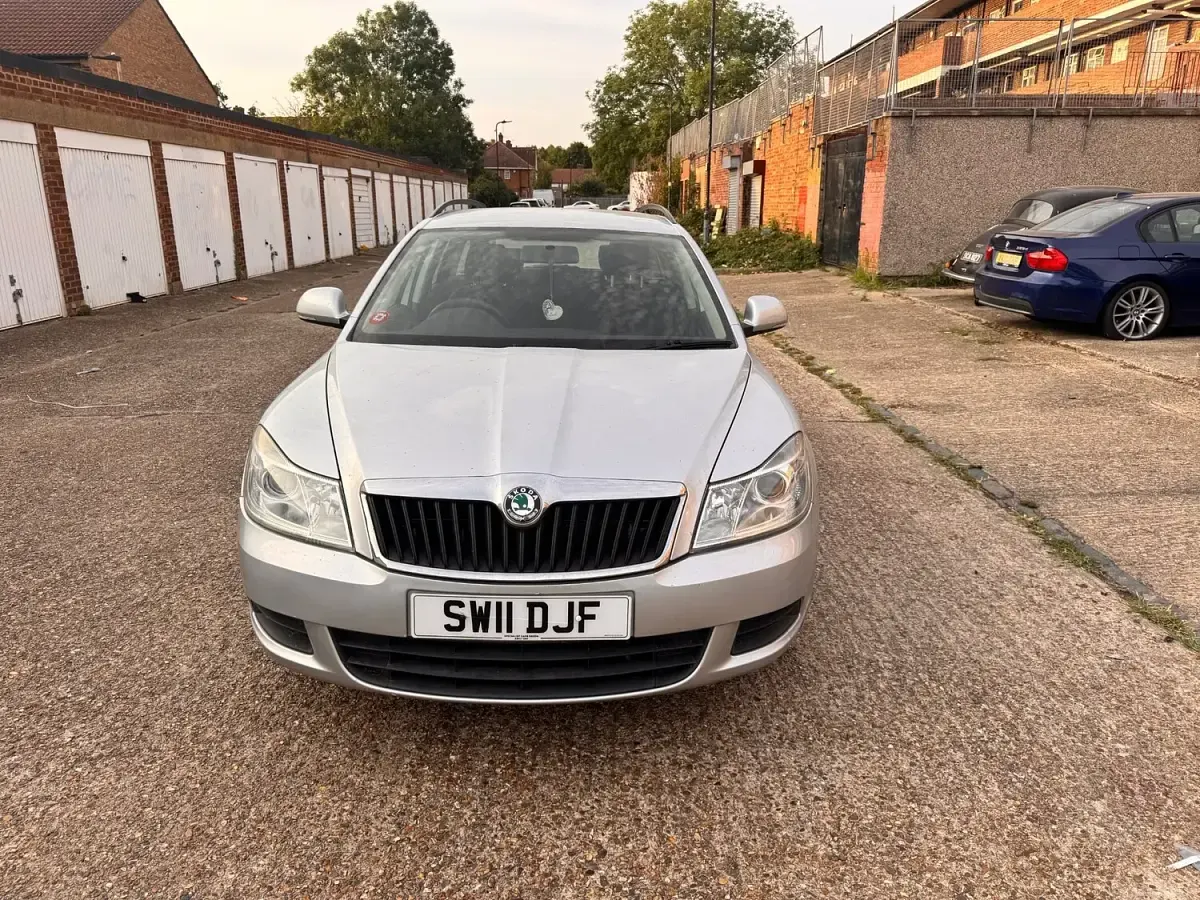 Used Skoda Octavia SE 102 HP (75 kW) 2011 Silver Estate