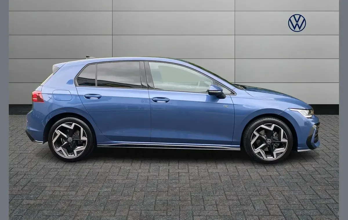 Used VW Golf VIII R-line 147 HP (108 kW) 2025 Blue Hatchback
