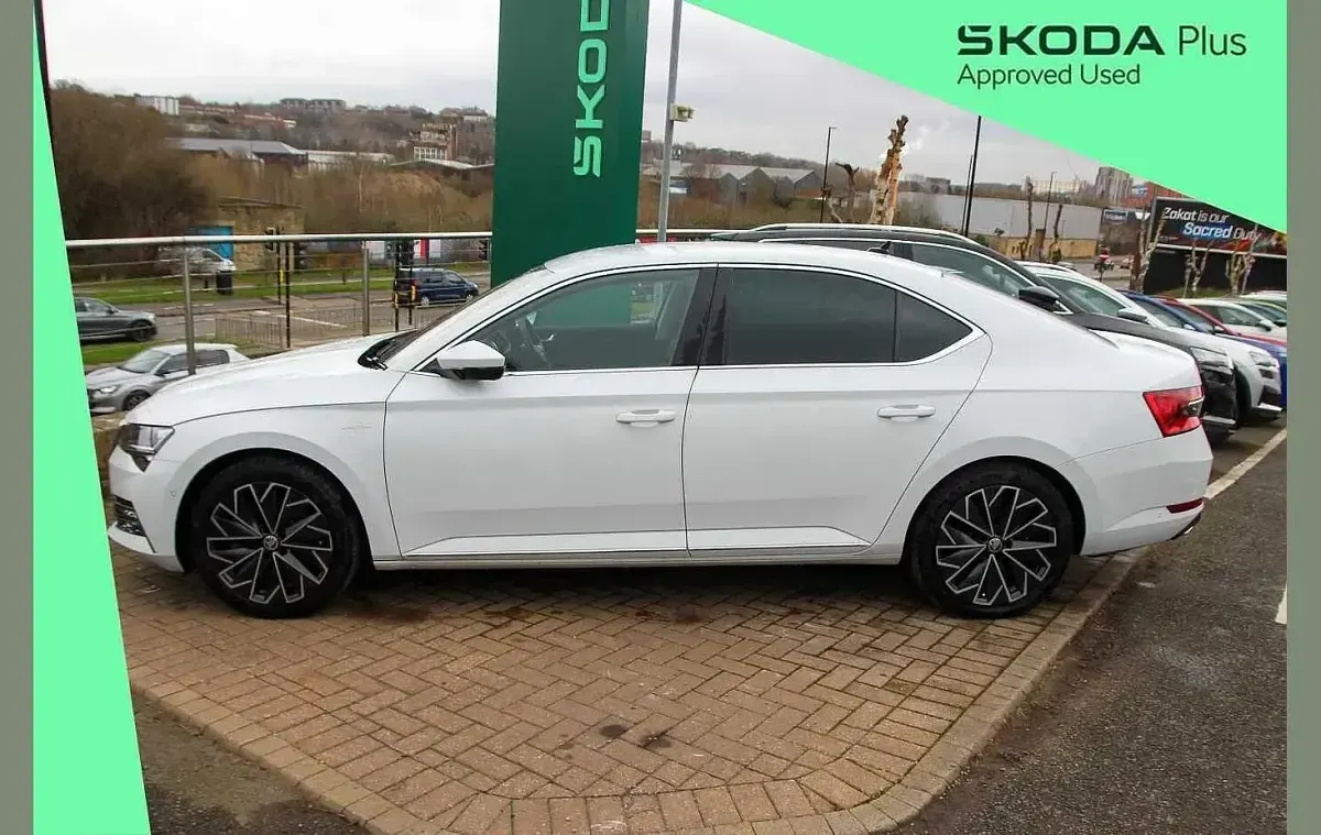 Used Skoda Superb LAURIN & KLEMENT 276 HP (202 kW) 2023 Moon white metallic Hatchback