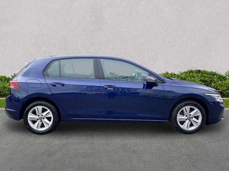 Used VW Golf VIII Life 150 HP (110 kW) 2024 Blue Hatchback