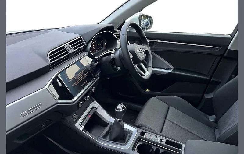 Used Audi Q3 Sport 147 HP (108 kW) 2025 White SUV