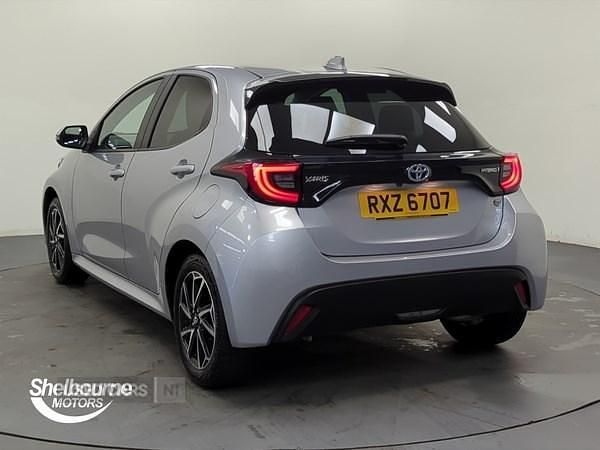 Used Toyota Yaris Hybrid Design 116 HP (85 kW) 2022 Silver Hatchback
