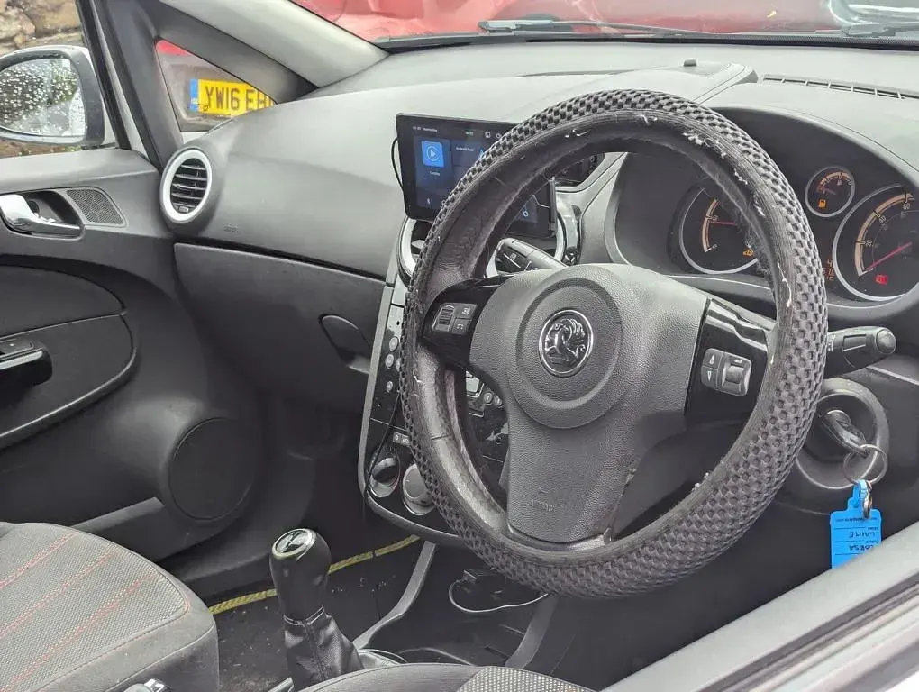 Used Vauxhall Corsa Edition 2010 White Hatchback