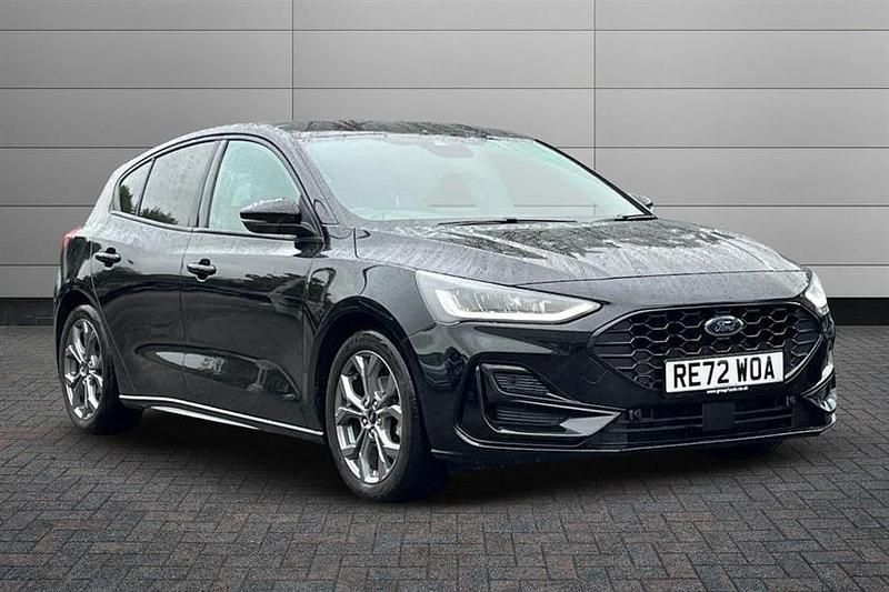 Agate black Used 2022 Ford Focus ST-Line Hatchback | £14,990 (Fair price) - Image 1/4