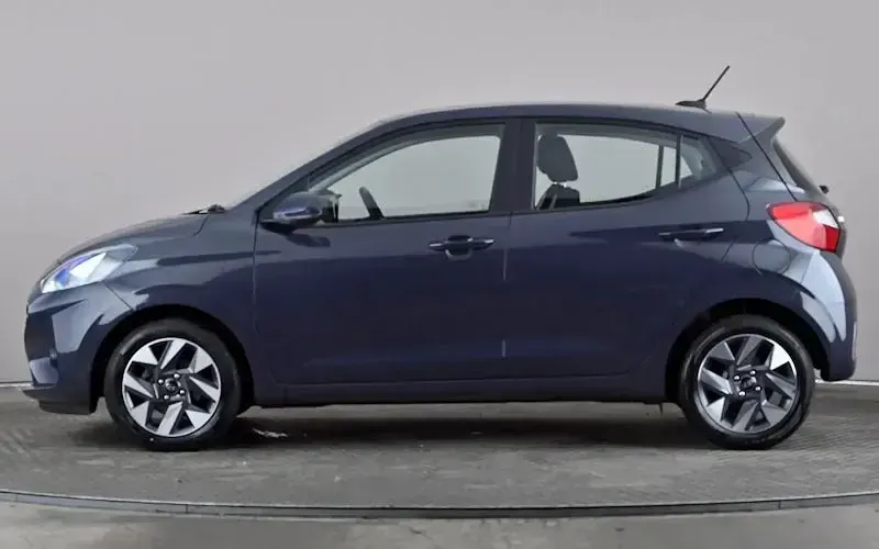 Used Hyundai i10 Advanced 67 HP (49 kW) 2024 Grey Hatchback