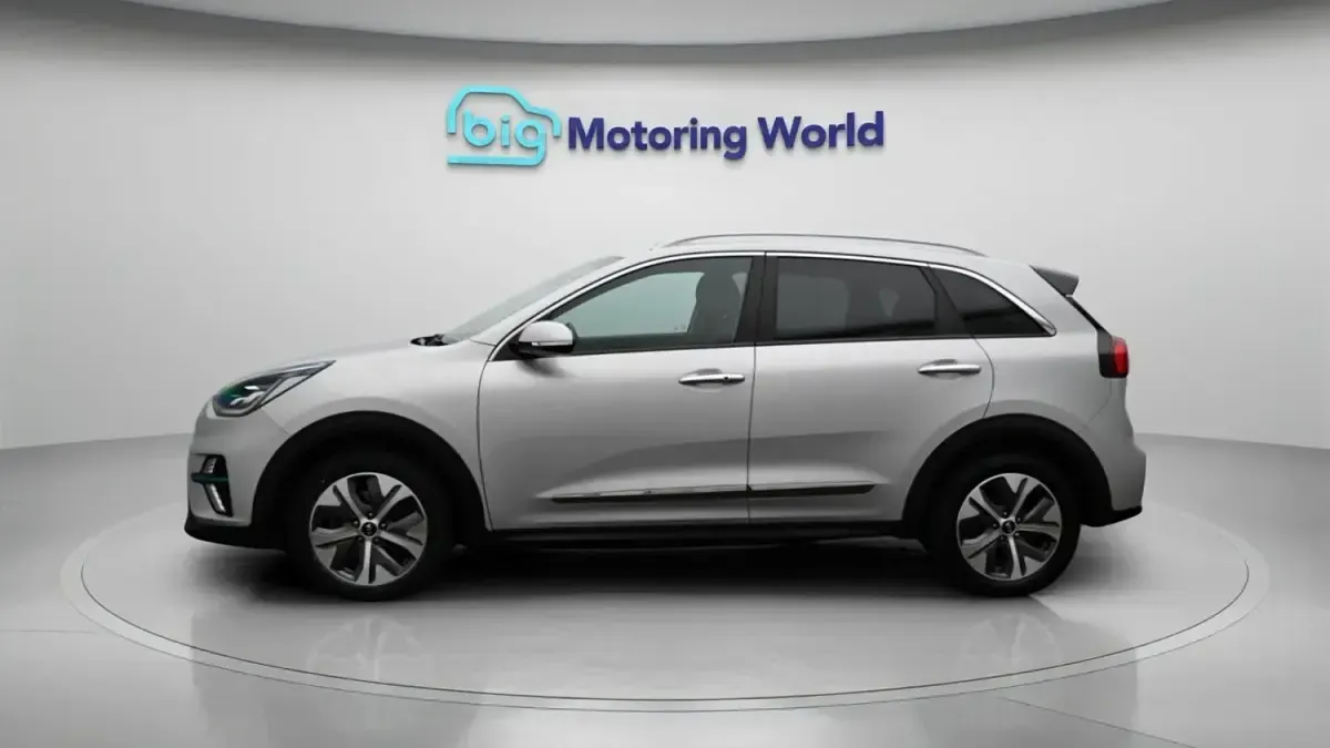 Begagnad Kia Niro 150 kW (204 HK) 2021 Silver SUV
