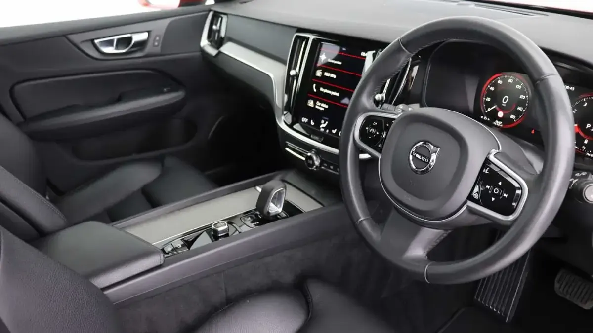 Used Volvo V60 CC 250 HP (183 kW) 2022 Estate
