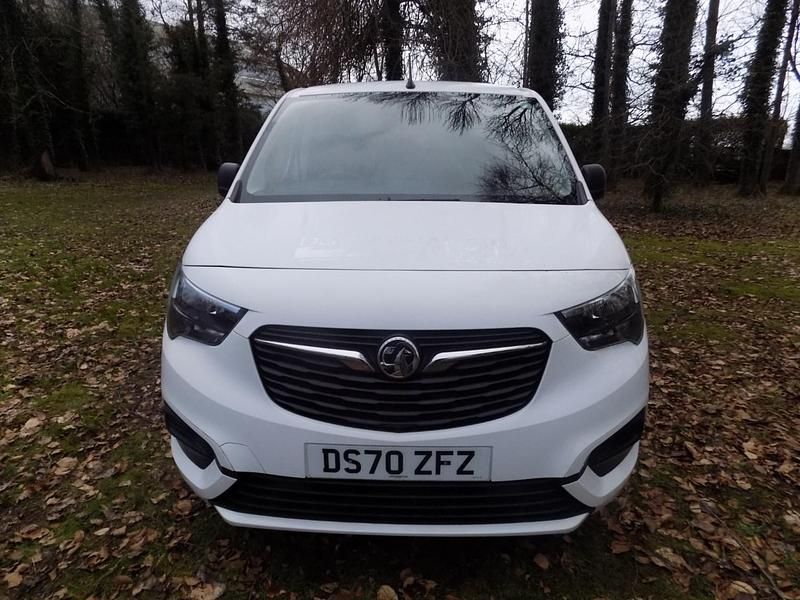 Used Vauxhall Combo Sportive 100 HP (73 kW) 2020 White MPV