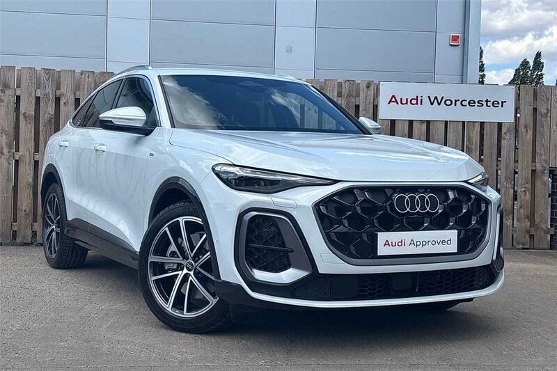 Glacier white Used 2025 Audi Q5 Sportback Comfort SUV | £58,490 - Image 1/4