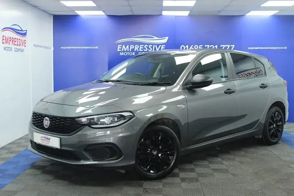 Używany Fiat Tipo Easy 95 KM (69 kW) 2020 Szary Hatchback