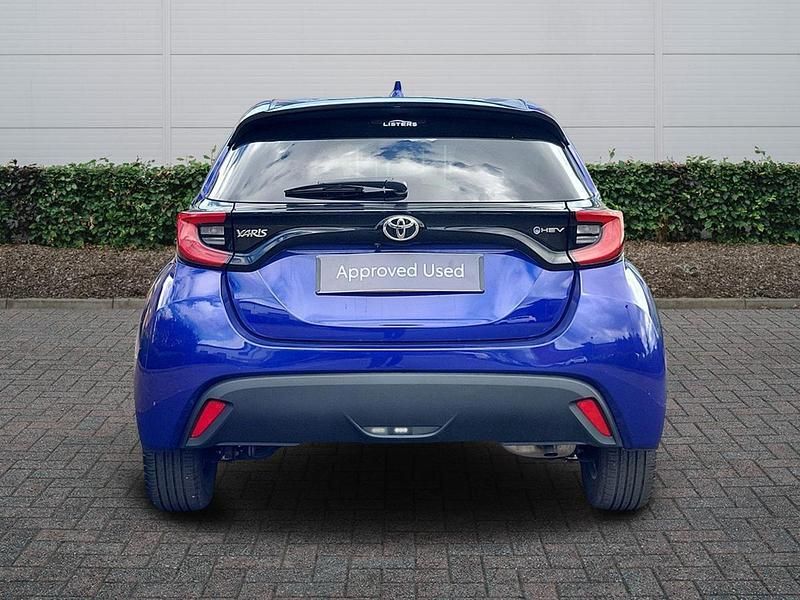 Used Toyota Yaris Hybrid Design 2024 Blue Hatchback