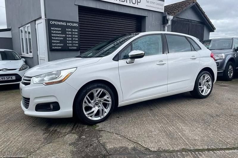 Used Citroën C4 SELECTION 110 HP (80 kW) 2014 White Hatchback