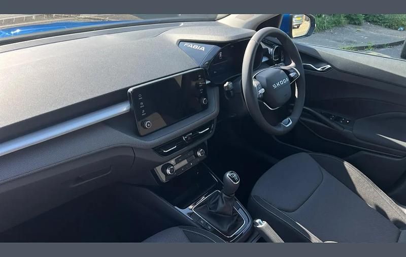 Ny Skoda Fabia SE 80 HK (58 kW) 2025 Blå Halvkombi