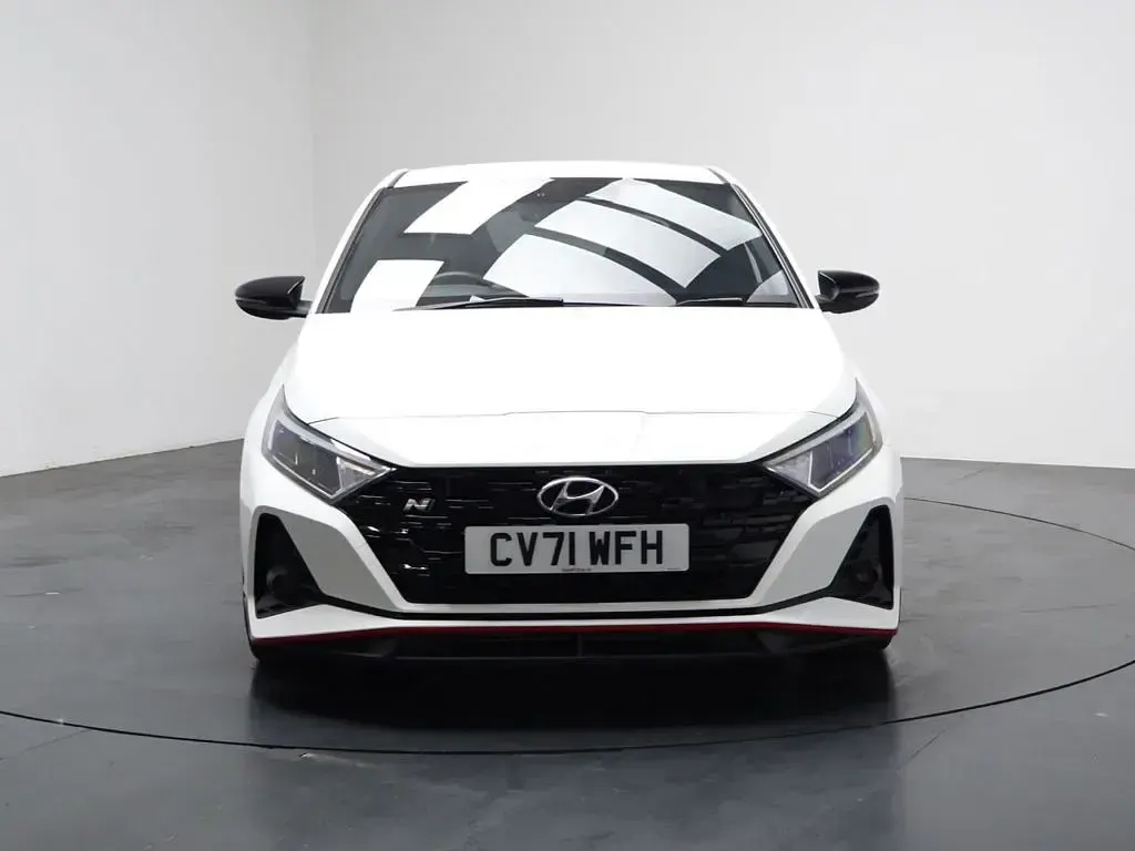 Used Hyundai i20 204 HP (150 kW) 2021 White Hatchback