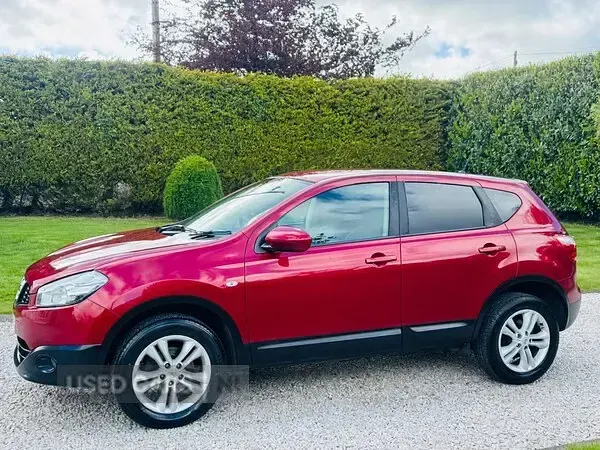 Used Nissan Qashqai Acenta 117 HP (86 kW) 2013 Red SUV