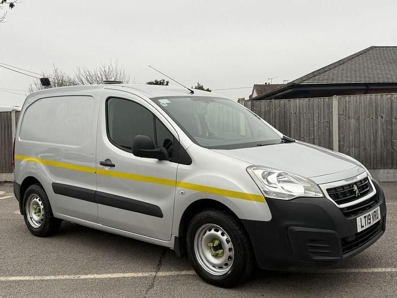 Used Peugeot Partner 64 HP (47 kW) 2019 Silver MPV