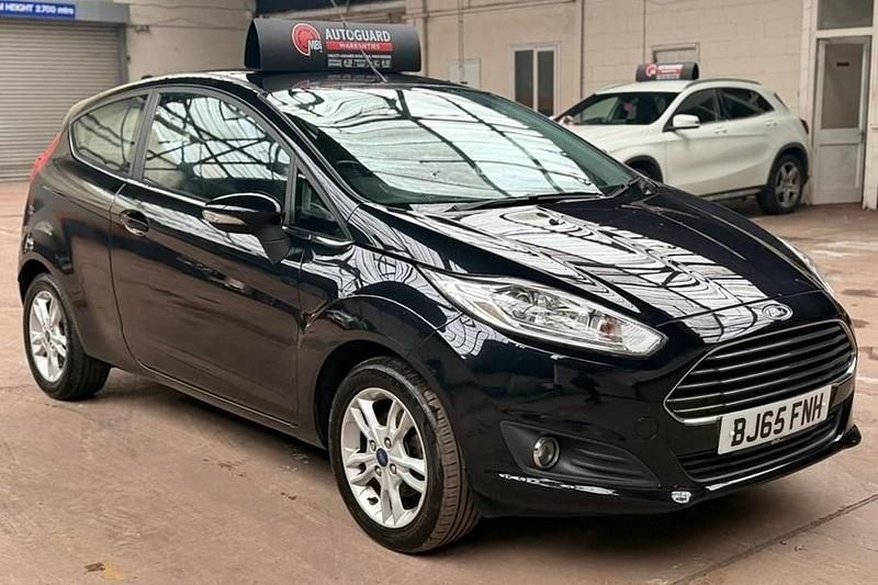 Used Ford Fiesta Zetec 82 HP (60 kW) 2015 Black Hatchback