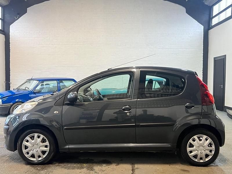 Used Peugeot 107 Active 68 HP (50 kW) 2014 Grey Hatchback