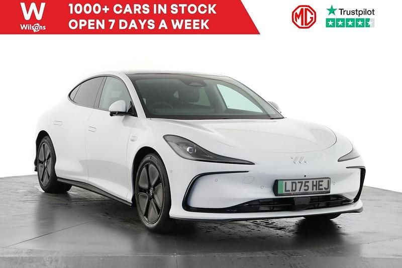 New MG IM5 216 kW (295 HP) 2025 White Hatchback