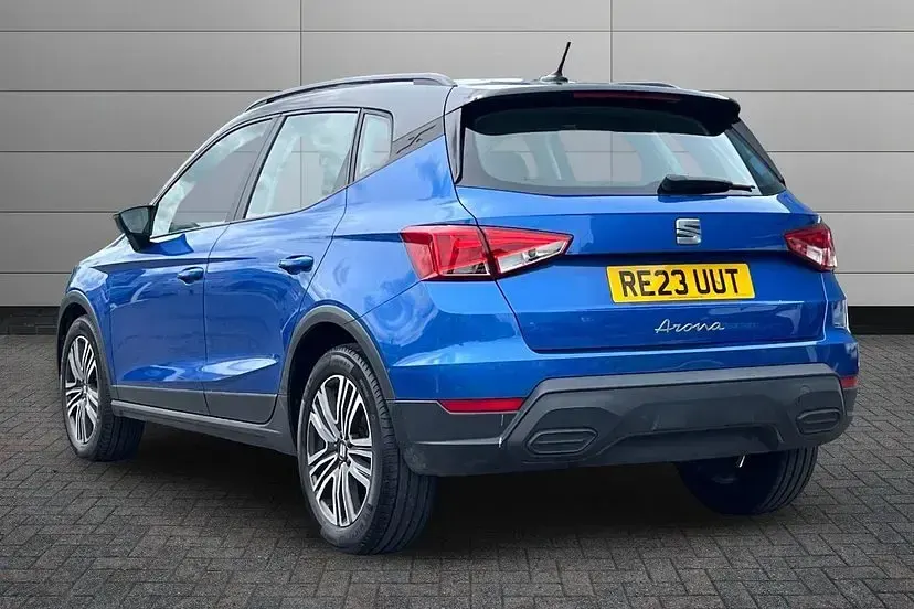 Used Seat Arona SE Technology 110 HP (80 kW) 2023 Sapphire blue with black roof SUV