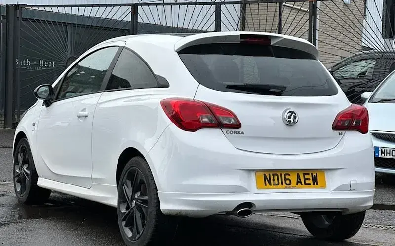 Used Vauxhall Corsa Edition 75 HP (55 kW) 2016 White Hatchback