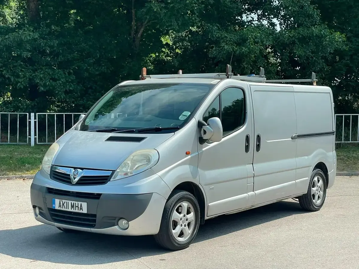 Used Vauxhall Vivaro 115 HP (84 kW) 2011 Silver MPV