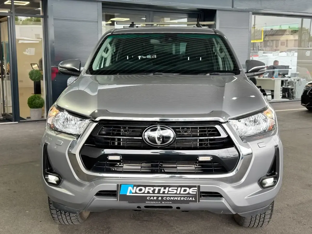 Used Toyota HiLux 150 HP (110 kW) 2023 Silver Pickup