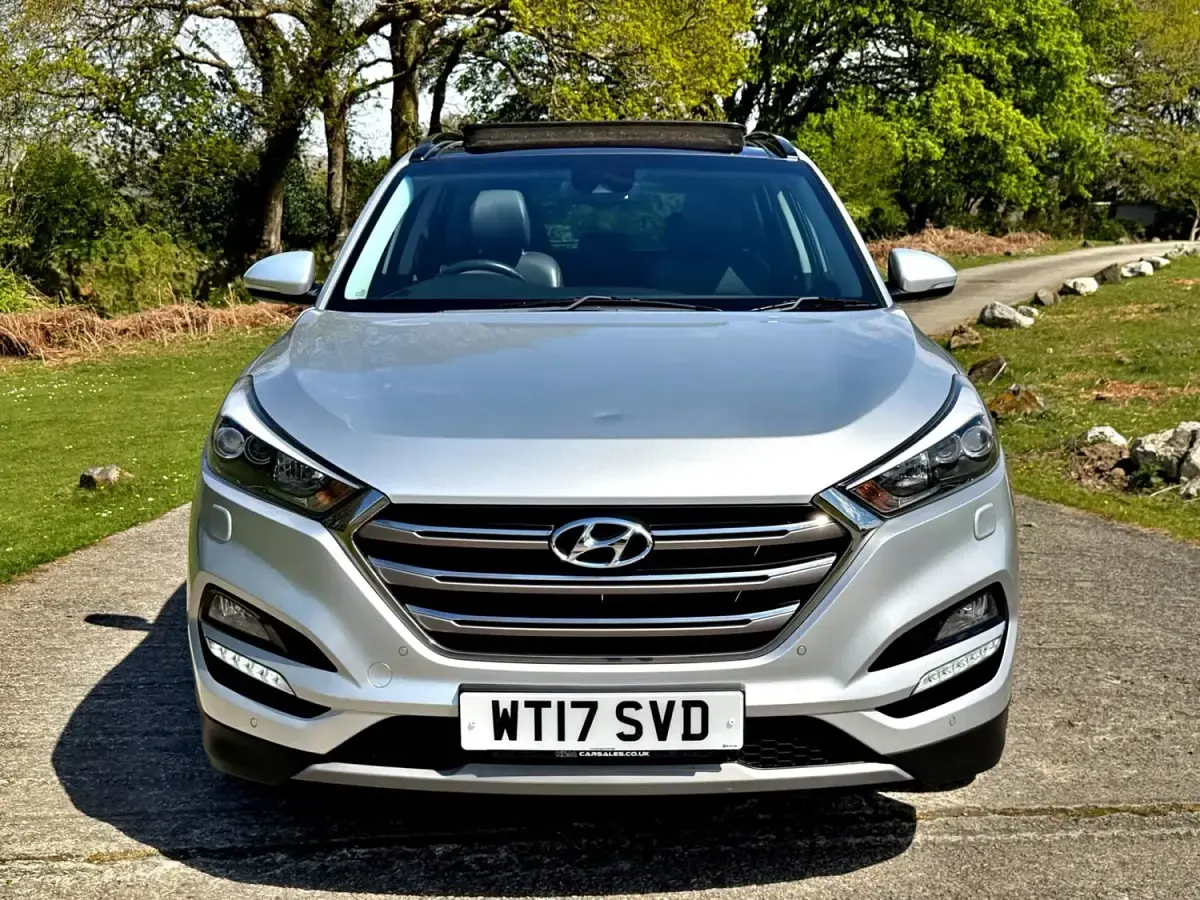 Usado Hyundai Tucson Premium SE 141 HP (103 kW) 2017 Prateado SUV