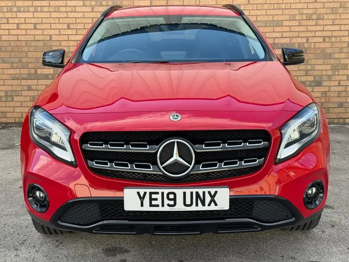 Used Mercedes GLA180 Urban 122 HP (89 kW) 2019 Red SUV