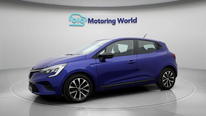 Used Renault Clio V Evolution 90 HP (66 kW) 2023 Blue Hatchback