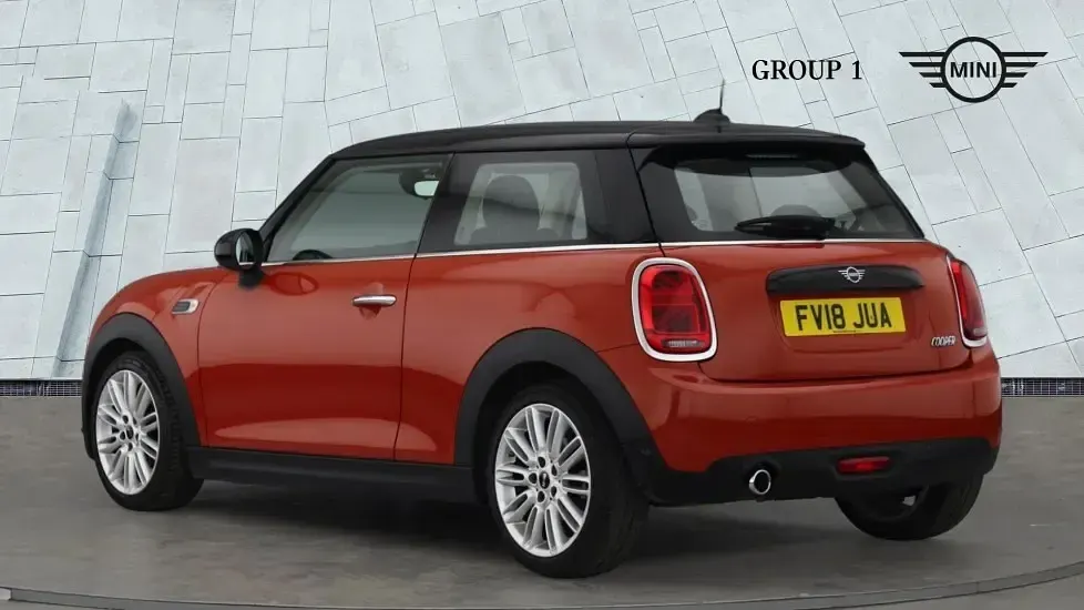 Used Mini Cooper Hatch 134 HP (98 kW) 2018 Orange Hatchback