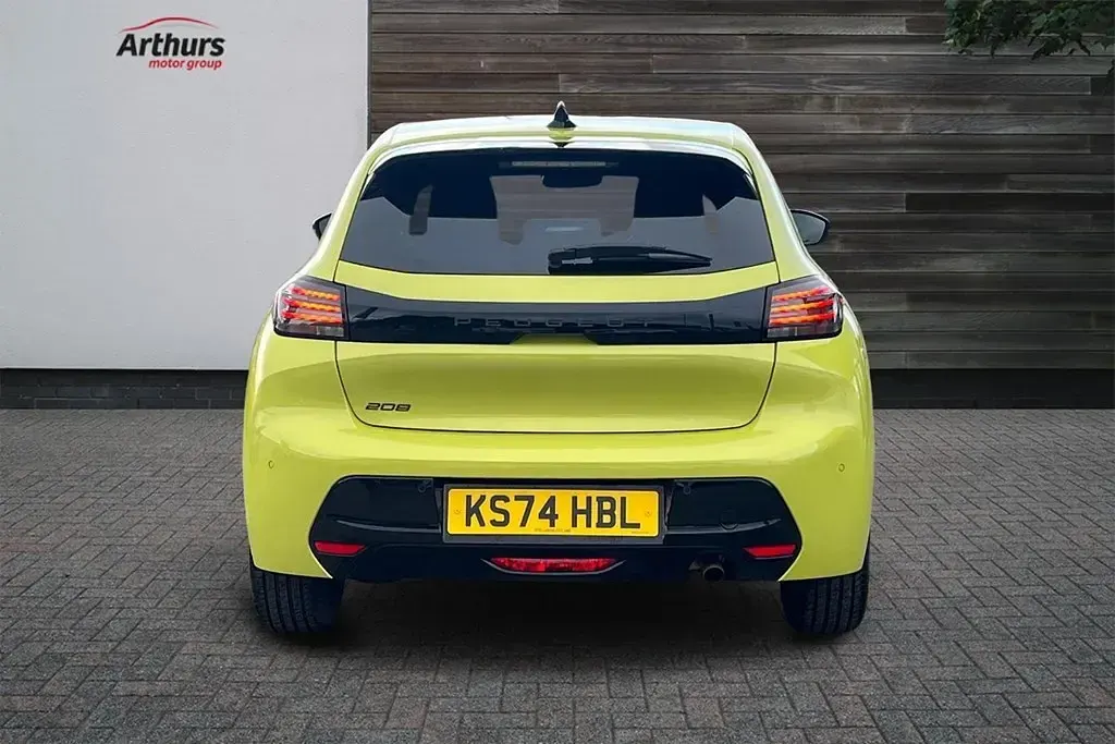 Used Peugeot 208 Allure 100 HP (73 kW) 2024 Yellow Hatchback