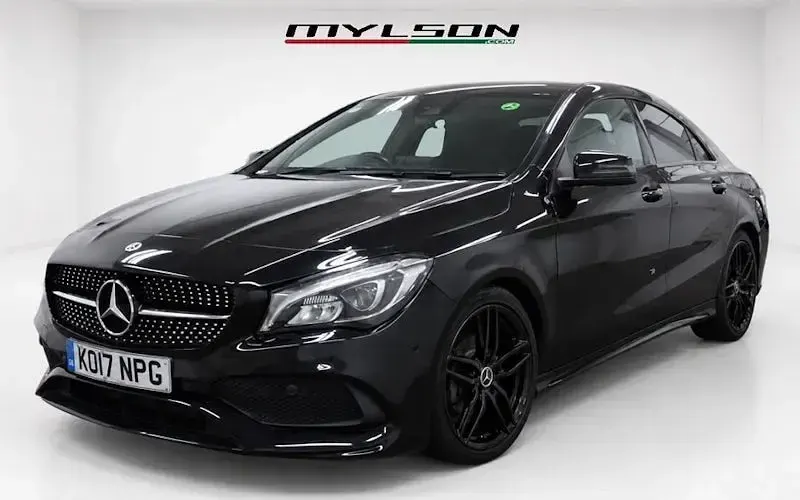 Usado Mercedes CLA220 AMG line 177 CV (130 kW) 2017 Berlina