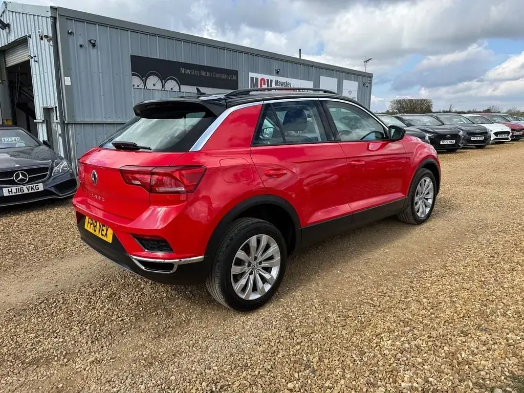 Begagnad VW T-Roc SE 115 HK (84 kW) 2018 Röd SUV