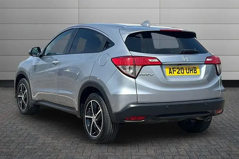 Used Honda HR-V SE 128 HP (94 kW) 2020 Lunar silver SUV