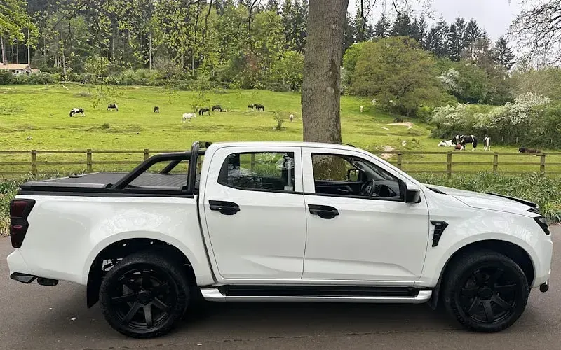 Used Isuzu D-Max 165 HP (121 kW) 2024 Cabriolet