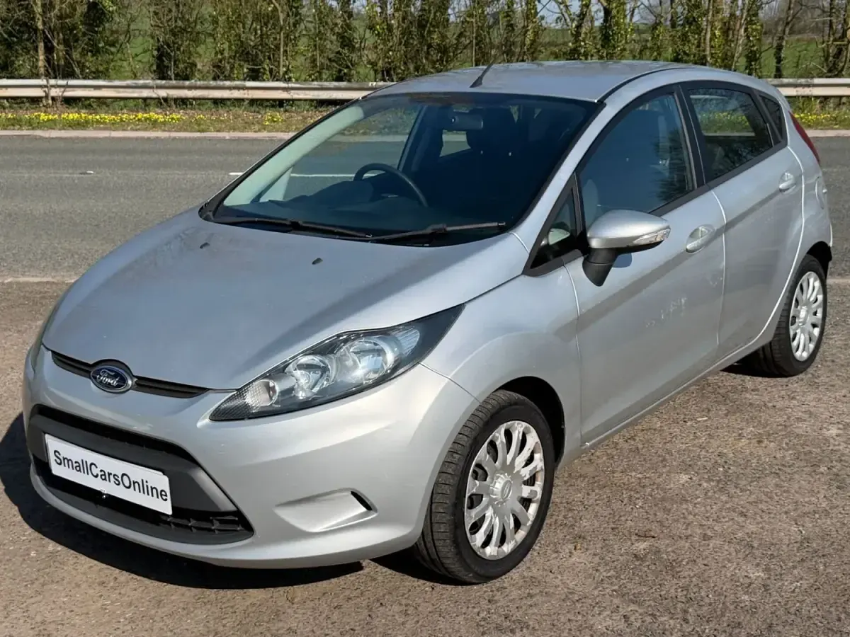 Używany Ford Fiesta 70 KM (51 kW) 2012 Srebrny Hatchback