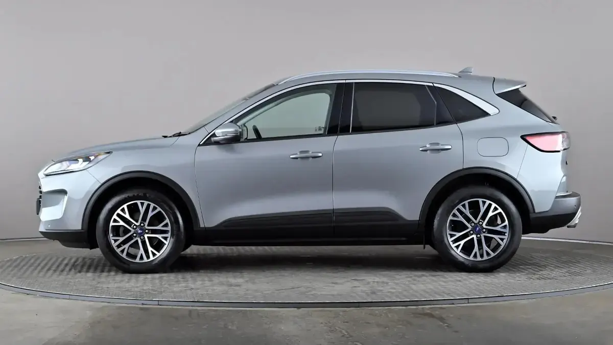 Used Ford Kuga Titanium 150 HP (110 kW) 2023 Silver SUV