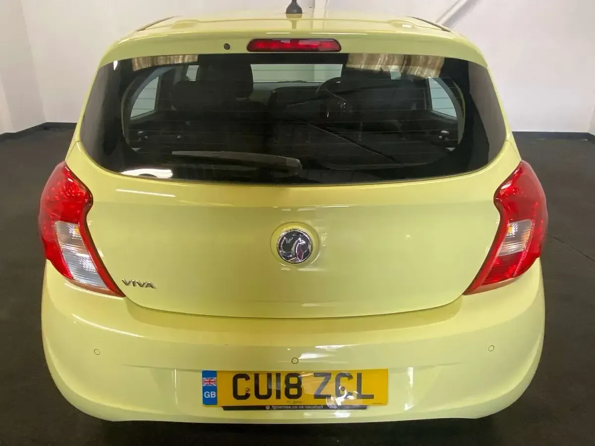 Used Vauxhall Viva 75 HP (55 kW) 2018 Green Hatchback