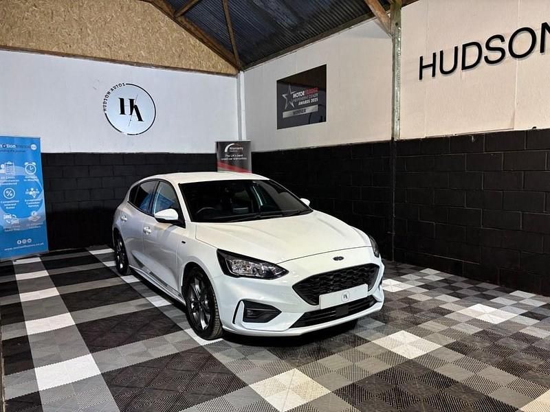 Used Ford Focus ST-Line 2020 White Hatchback