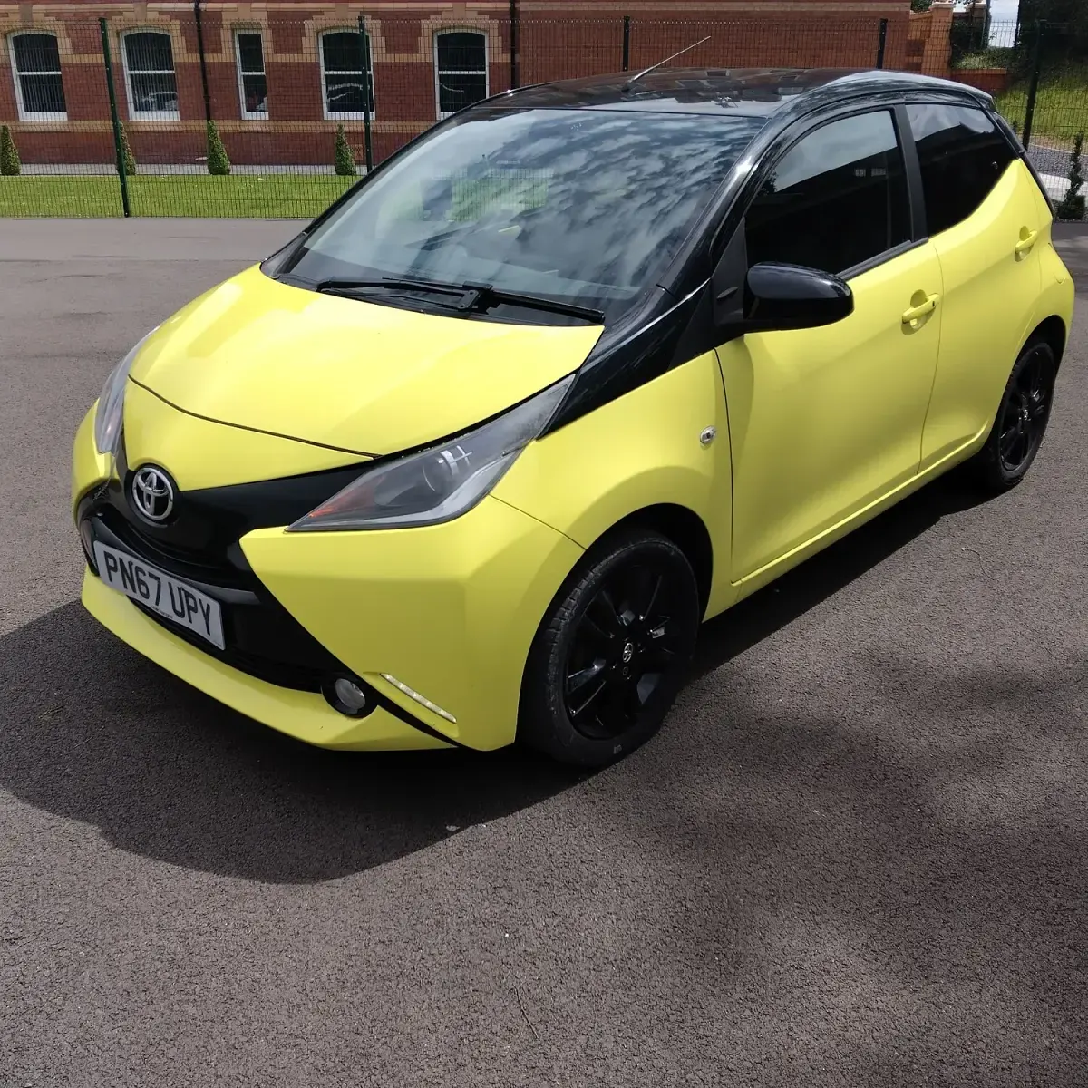 Used Toyota Aygo X-cite 69 HP (50 kW) 2017 Yellow Hatchback