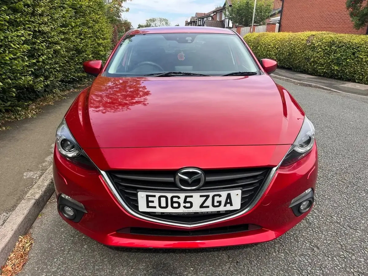 Used Mazda 3 118 HP (86 kW) 2015 Red Hatchback
