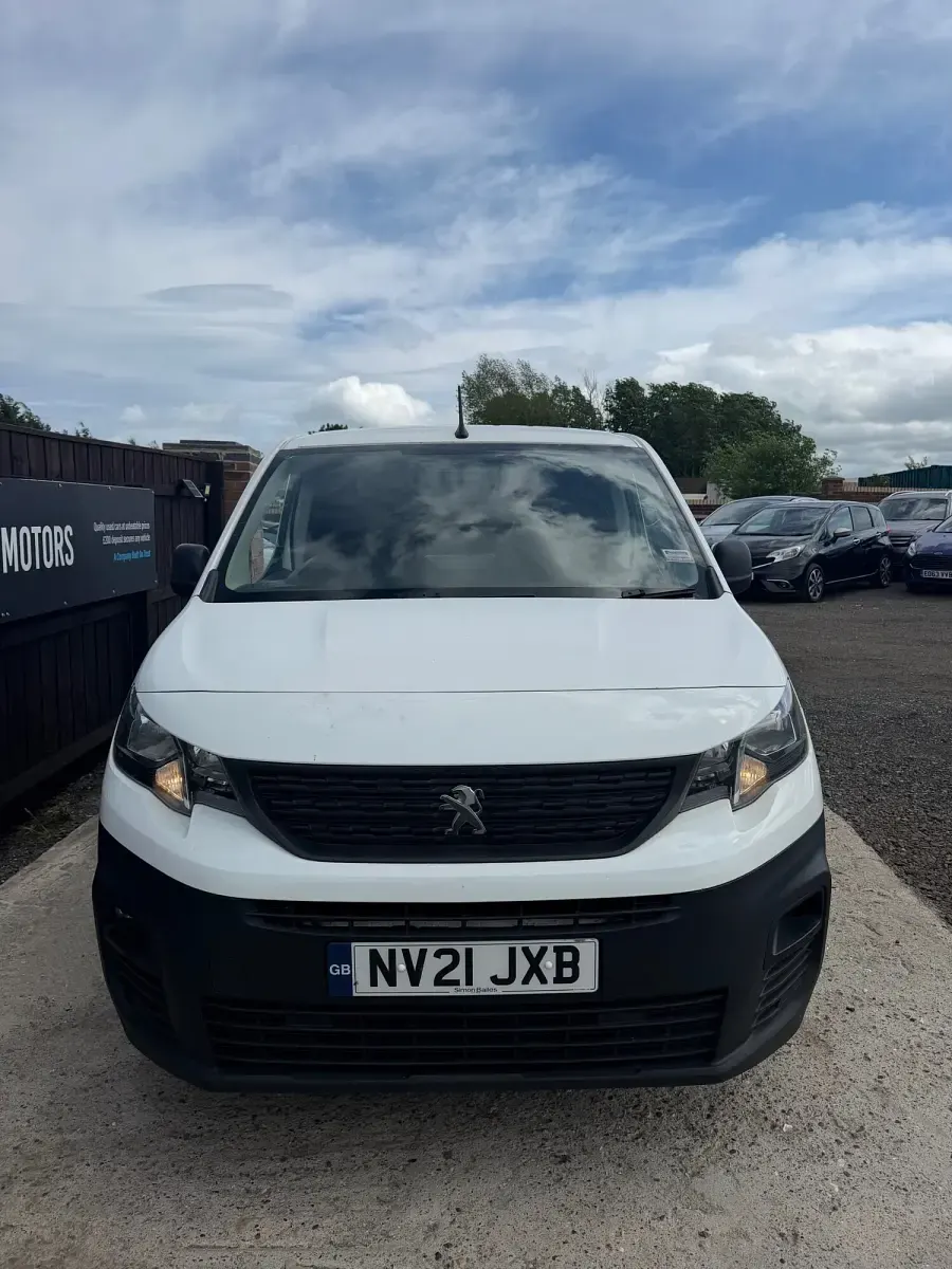 Used Peugeot Partner 101 HP (74 kW) 2021 White MPV