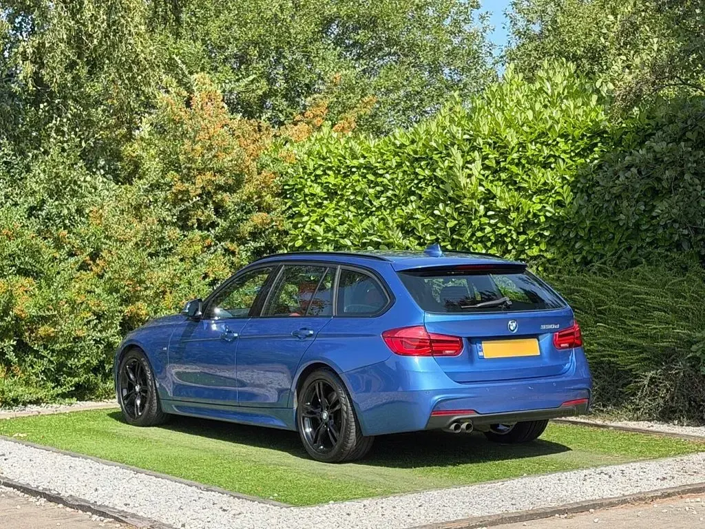 Used BMW 330 M Sport 258 HP (189 kW) 2018 Blue Estate