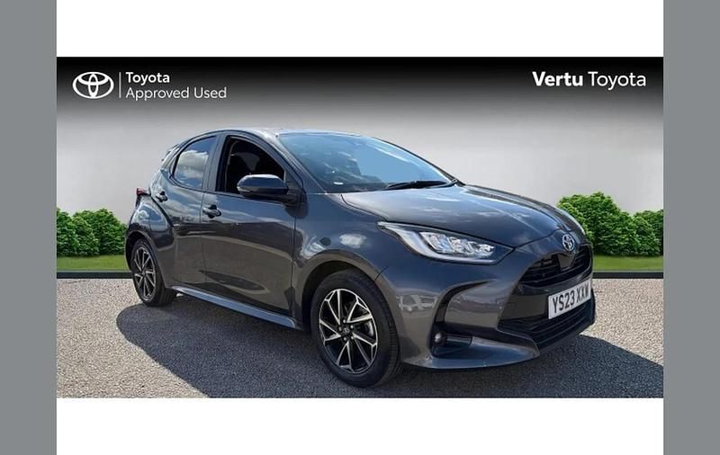 Used Toyota Yaris Hybrid Design 116 HP (85 kW) 2023 Grey Hatchback