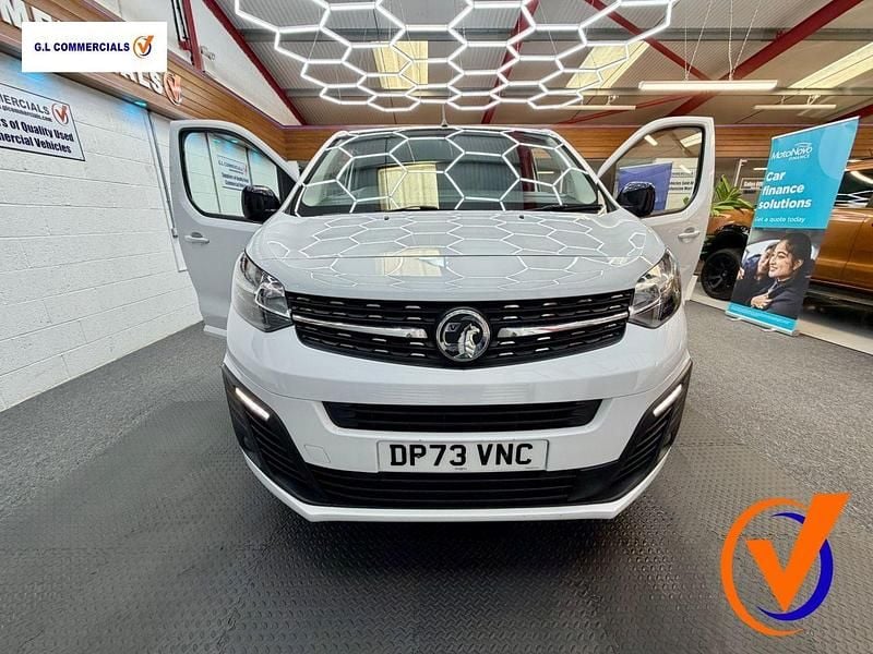 Used Vauxhall Vivaro S 100 HP (73 kW) 2024 White MPV