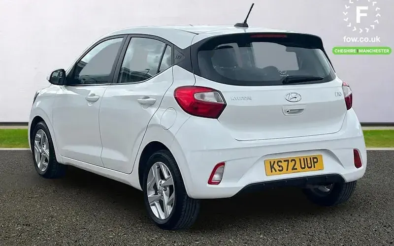 Used Hyundai i10 SE 67 HP (49 kW) 2023 White Hatchback