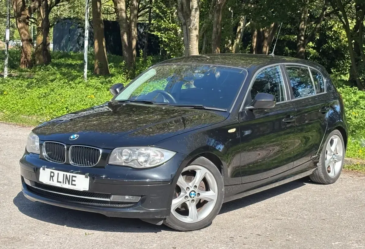 Usado BMW 118 Comfort Edition 143 CV (105 kW) 2011 Negro Utilitario