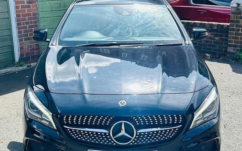 Usado Mercedes CLA220 AMG line 170 CV (125 kW) 2019 Berlina
